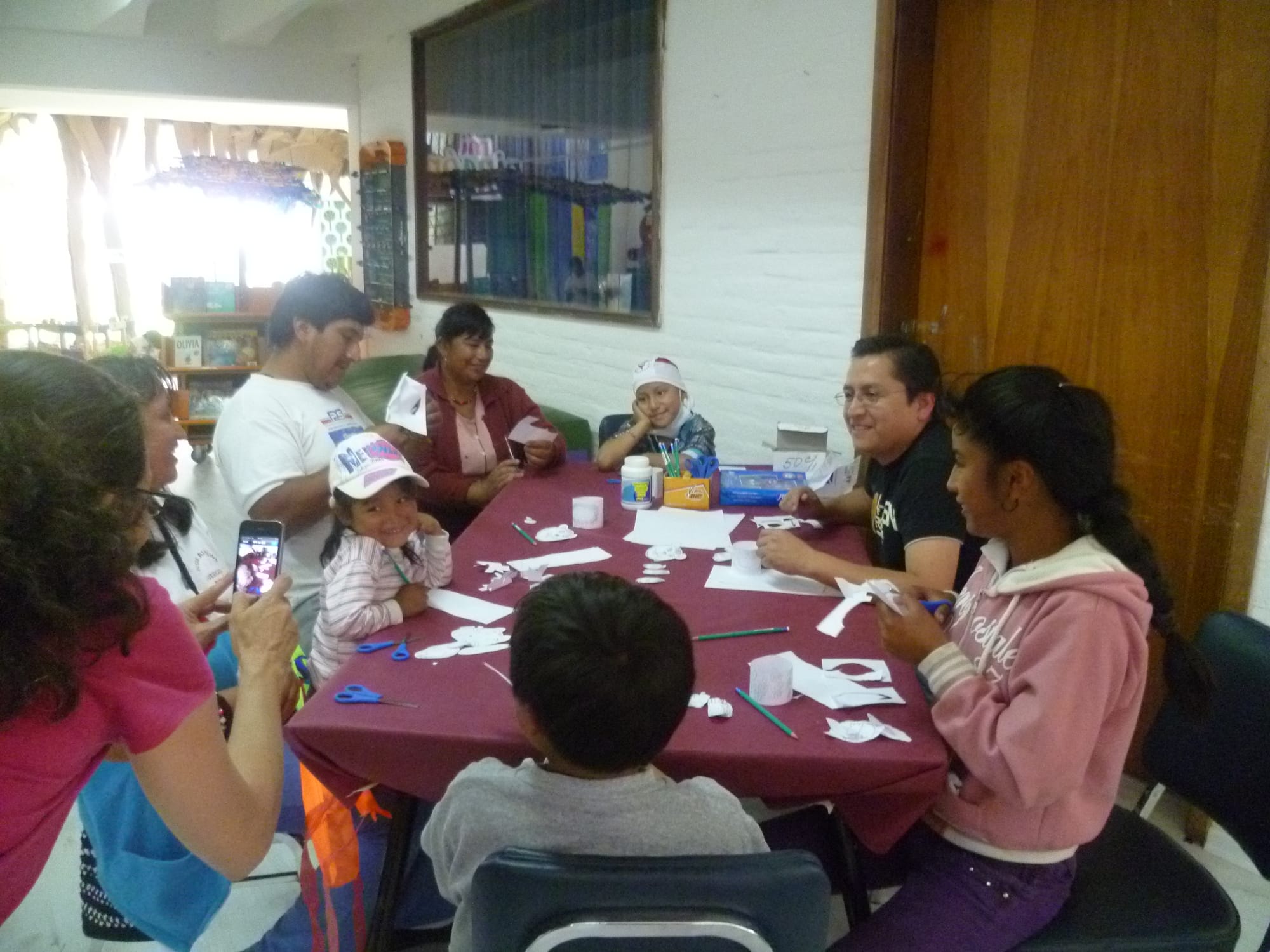 TALLER JUGUETES DE PAPEL EN EL MUNDO JUVENIL PARQUE LA CAROLINA