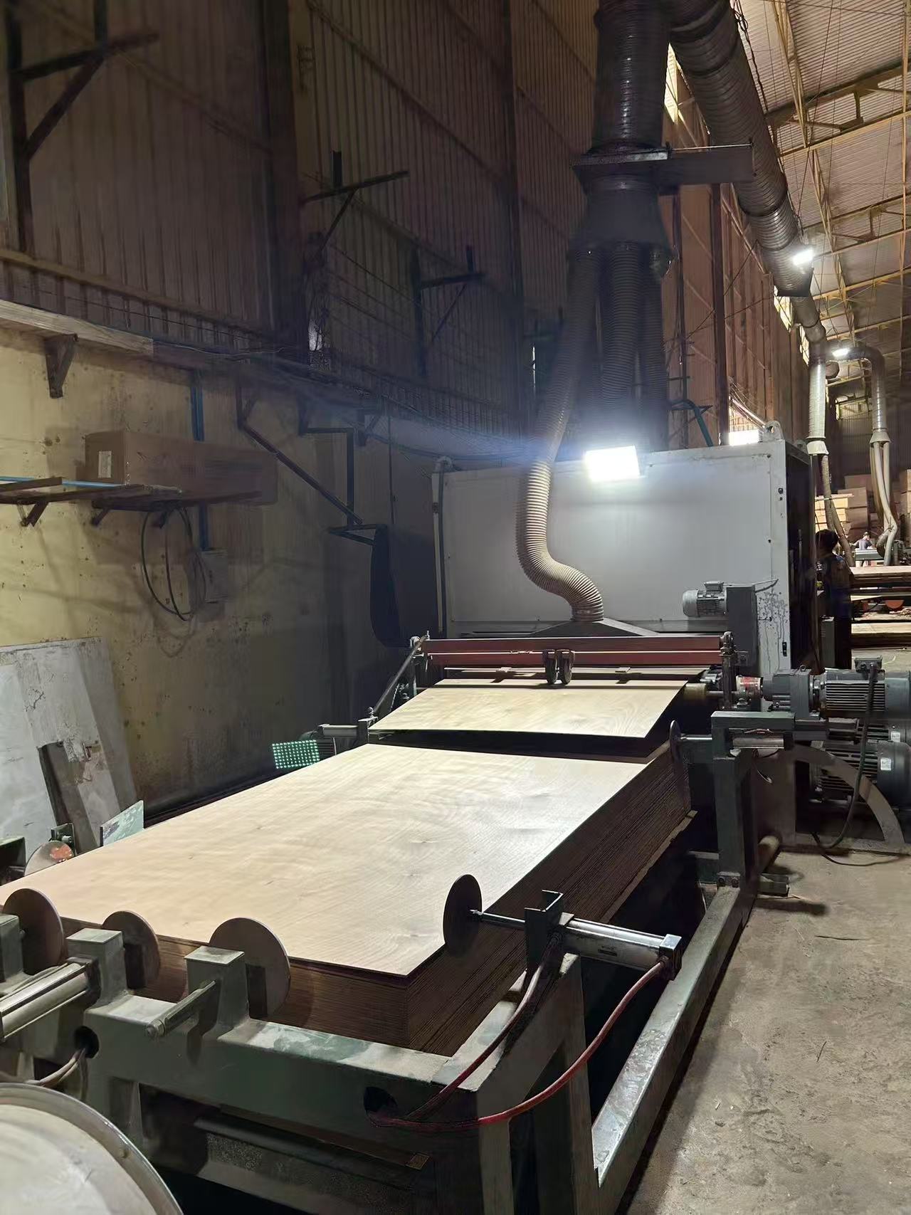 สามารถสั่งผลิตไม้อัดได้ตามความต้องการของลูกค้า 