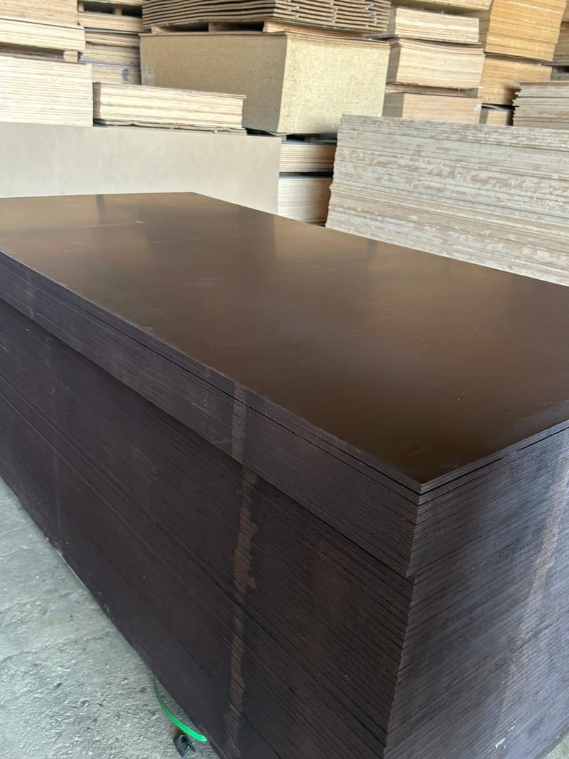 ไม้อัดเคลือบฟิลม์ดำ