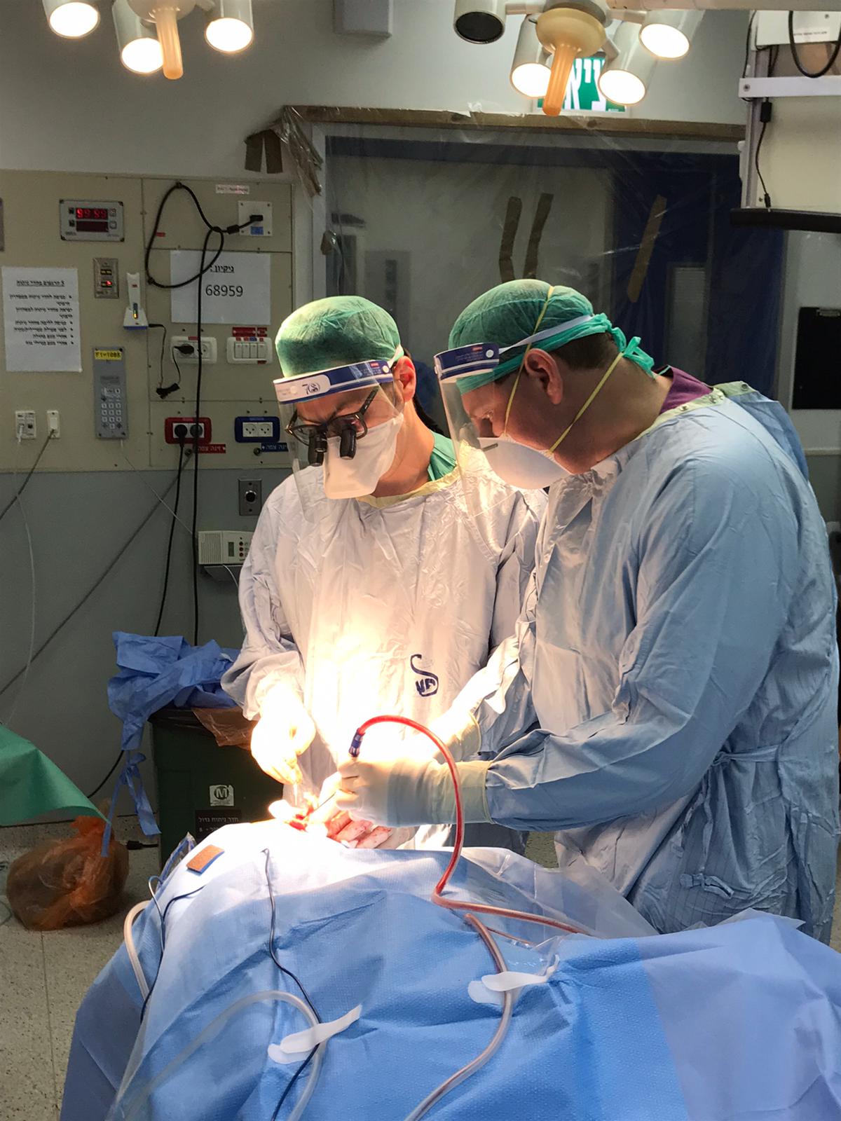 Dr. Anton Wohl is a highly experienced neurosurgeon specializing in neuro-oncology, with a clinical focus on brain tumor surgery and stereotactic radiosurgery