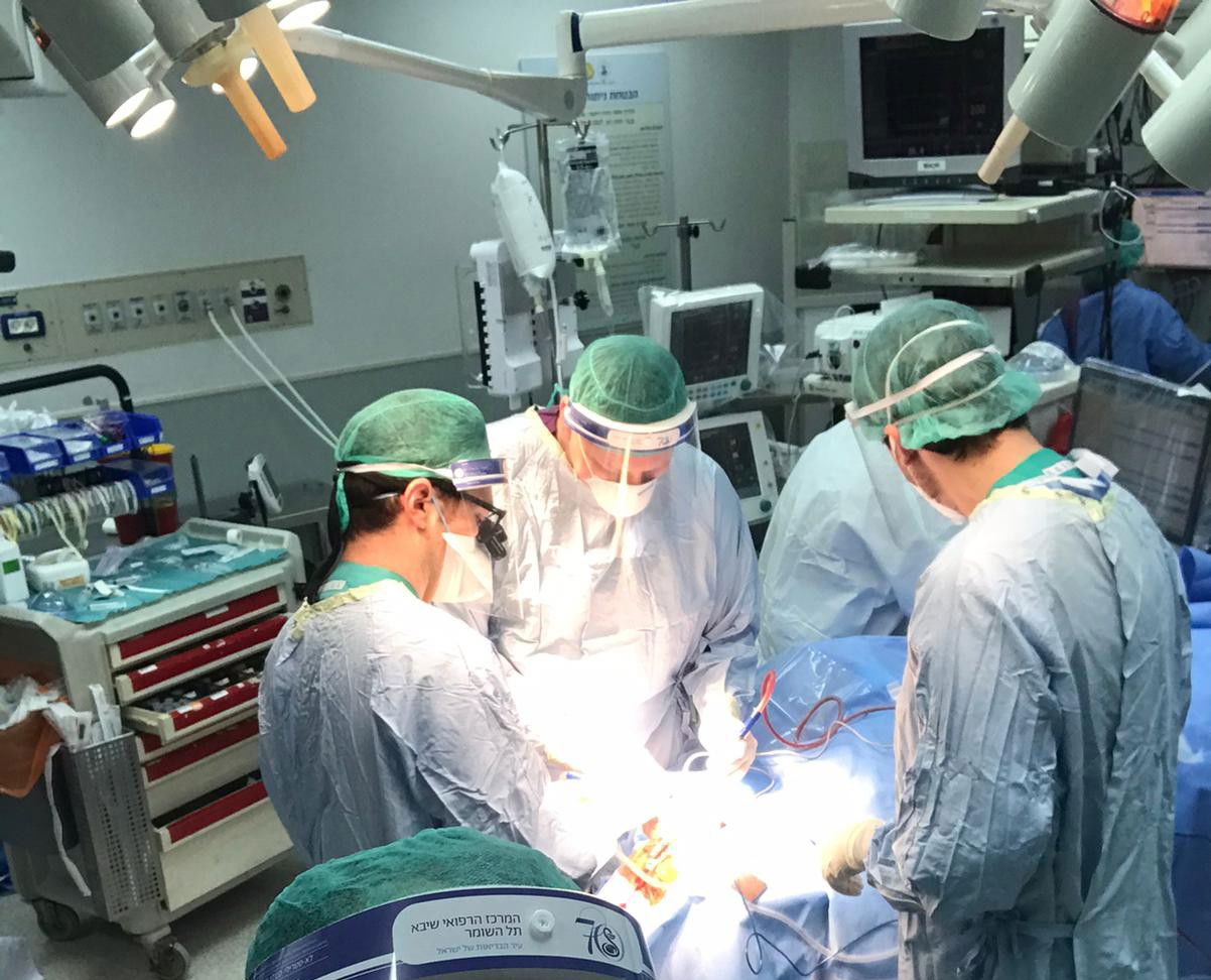 Dr. Anton Wohl is a highly experienced neurosurgeon specializing in neuro-oncology, with a clinical focus on brain tumor surgery and stereotactic radiosurgery