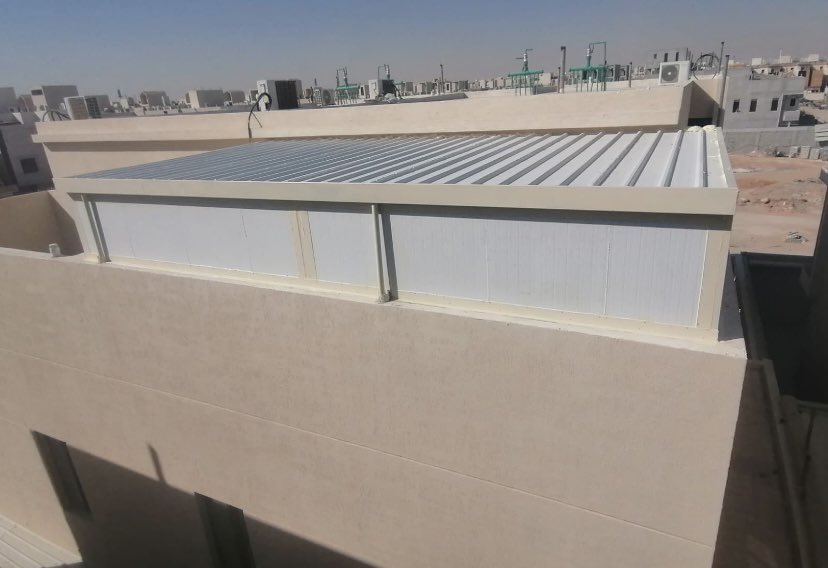 alt="زيادة التغطية لأطراف ساندوتش بانل الكاملة ومظهر جمالي إضافي"