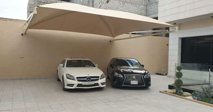 إطار دفاعي ثابت لحماية السيارة.