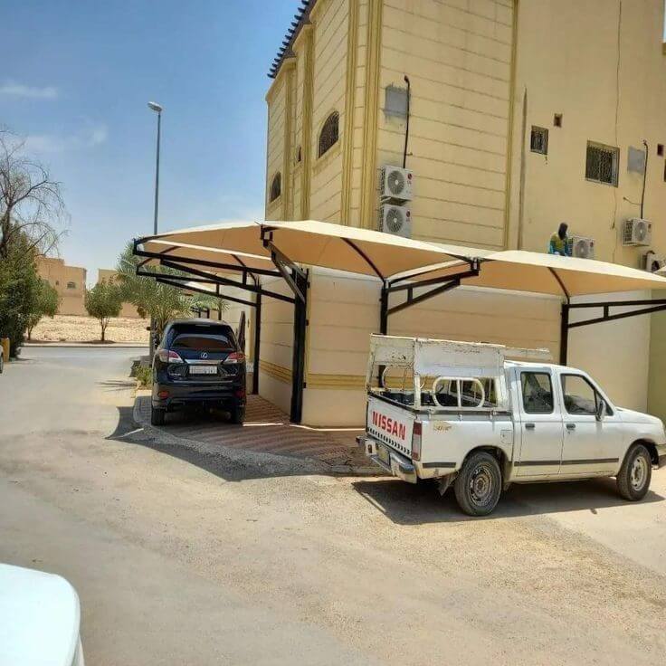 مظلة سيارات خشبية أنيقة في جدة