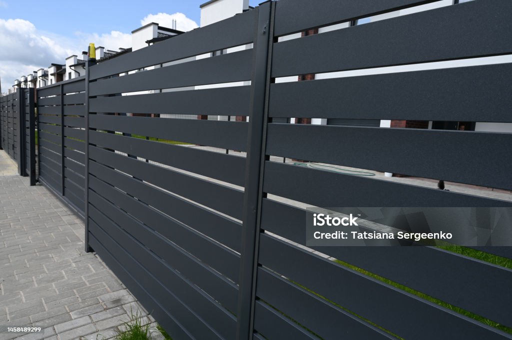 تم الانتهاء من تركيب ساتر ابجور من سواتر حديد جده