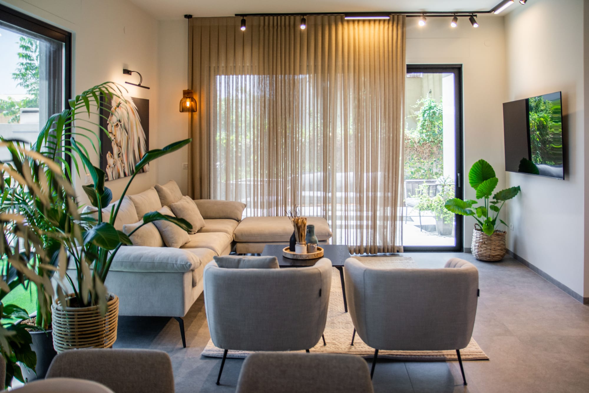 הלקוח: זוג + 4 מתבגרים