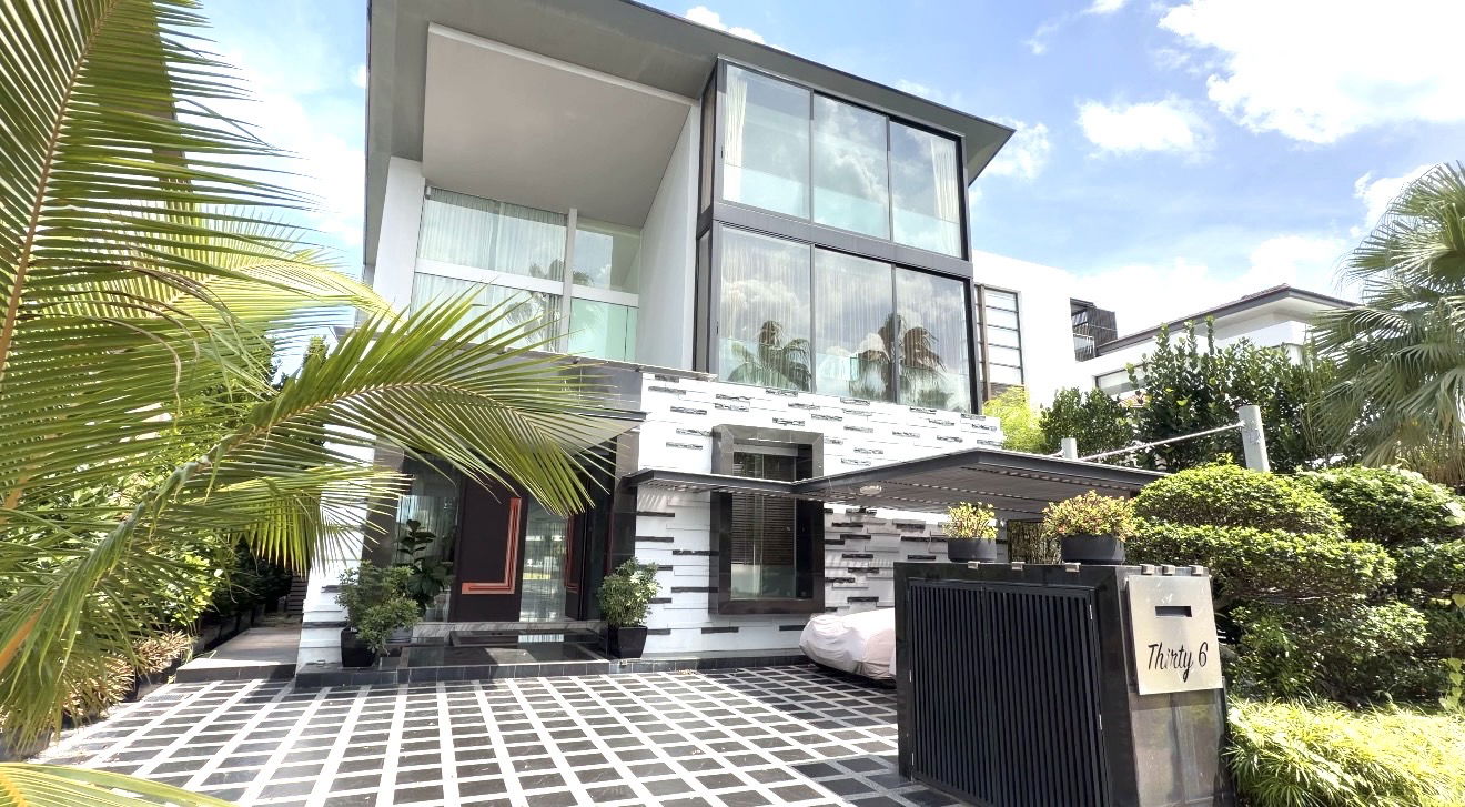Waterfront Bungalow at Ocean Drive