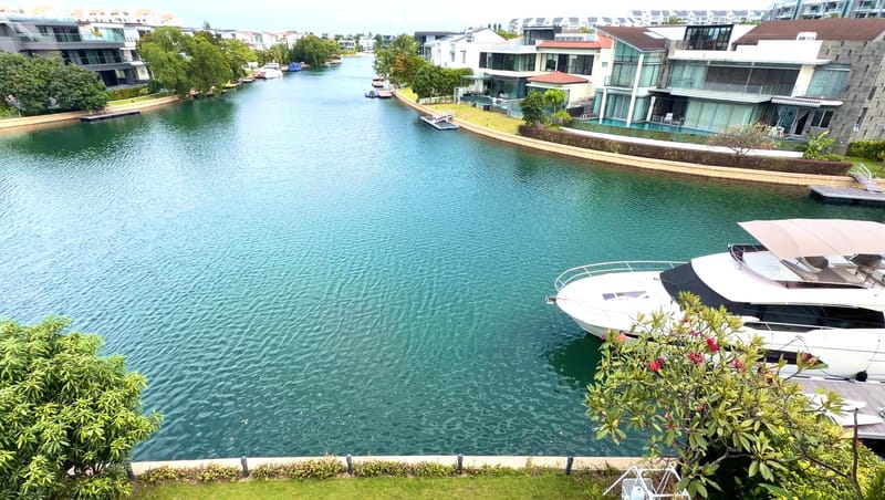 3 Storey Waterfront Bungalow with Private Pool