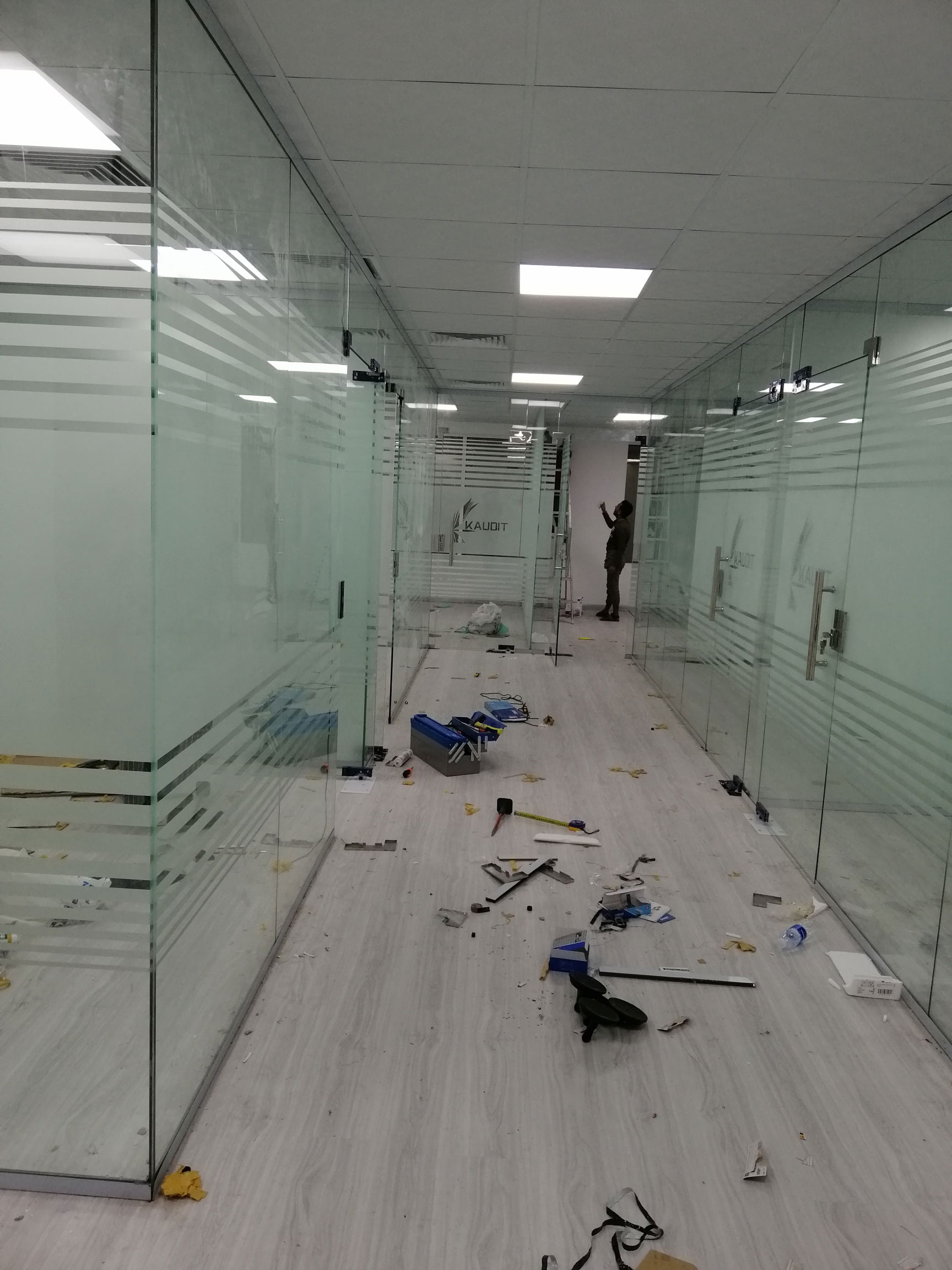 تركيب مكاتب زجاج بالدمام0578992784