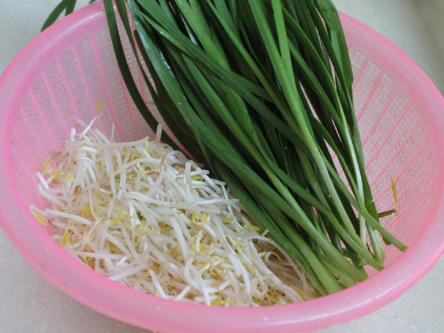 Lá hẹ và giá đỗ