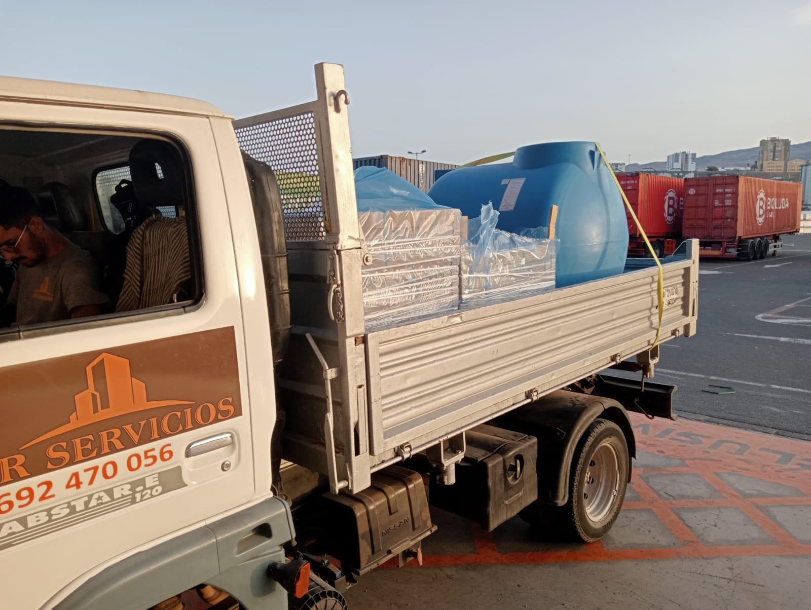 Maquinaria y Transporte Propio