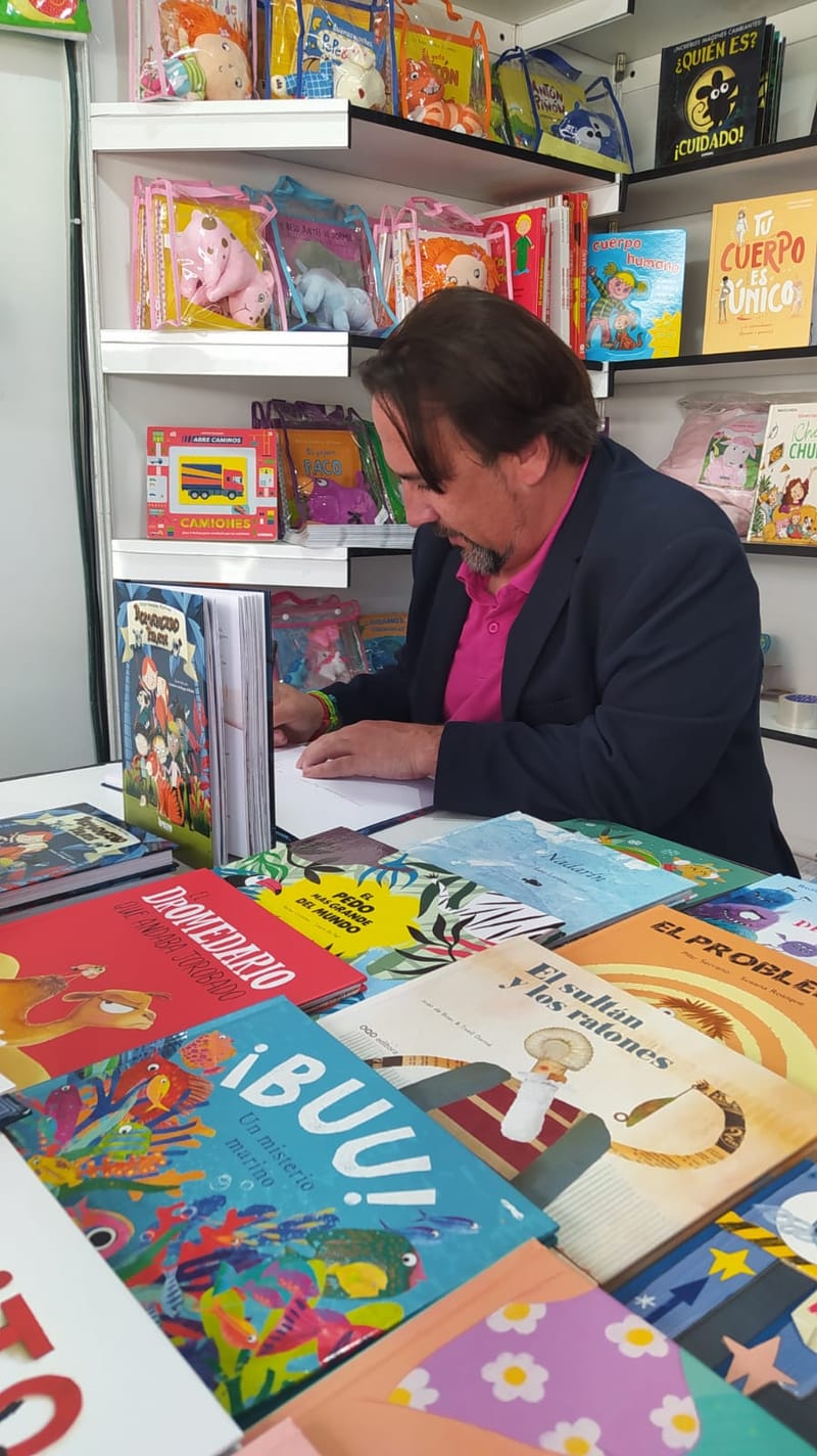 Firma de ejemplares el domingo 18 de mayo en Fuenlabrada