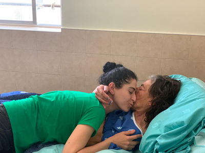 שירה מחכה כבר שנים לדעת ממה נפטרה אמה: "זו זכותי"