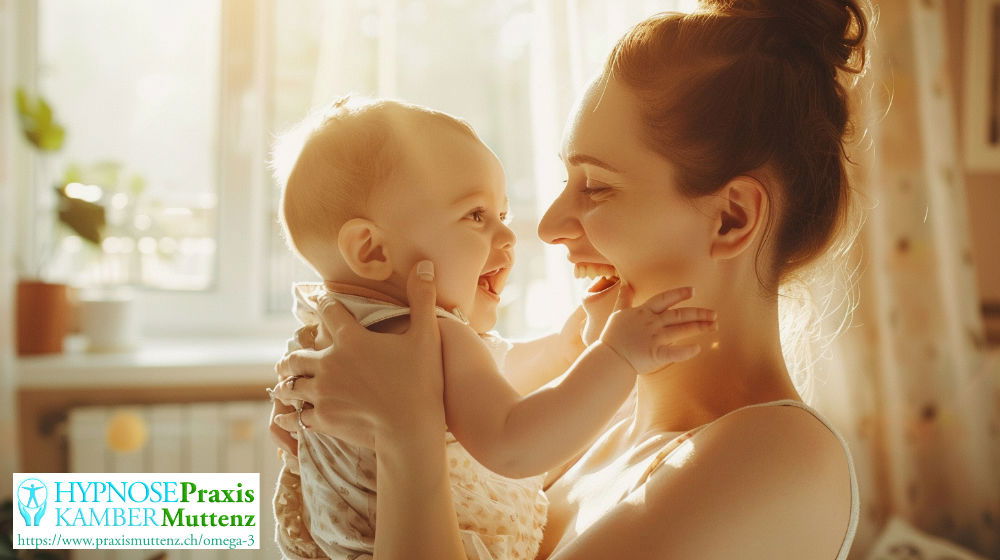 Mutter mit Baby, beide gesund strahlend