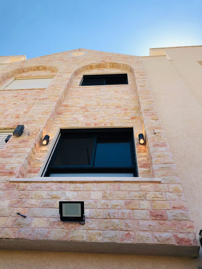 שילוב של עיצוב, איכות ובידוד מושלם