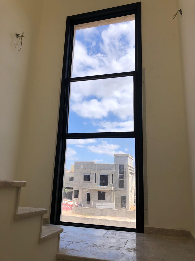 שילוב של עיצוב, איכות ובידוד מושלם