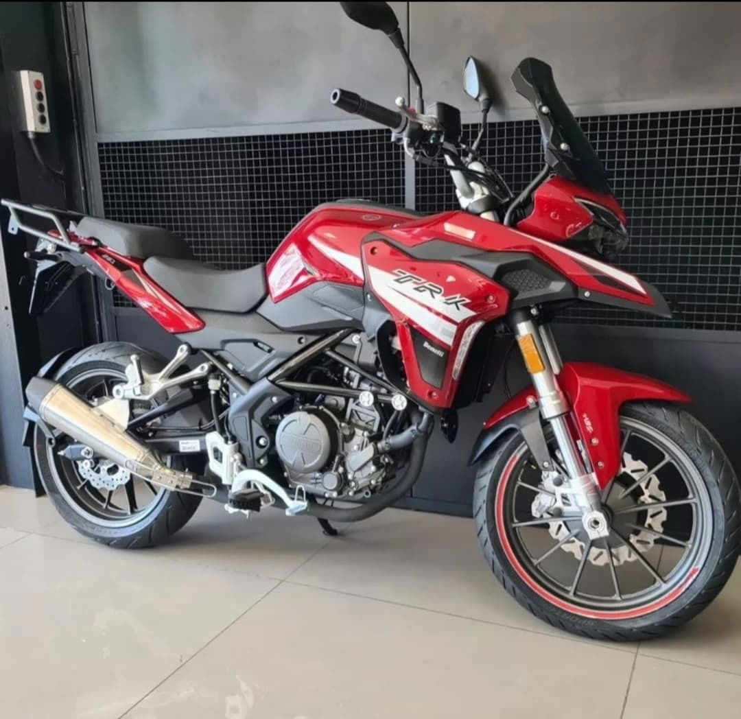 Benelli TRK 251 Full