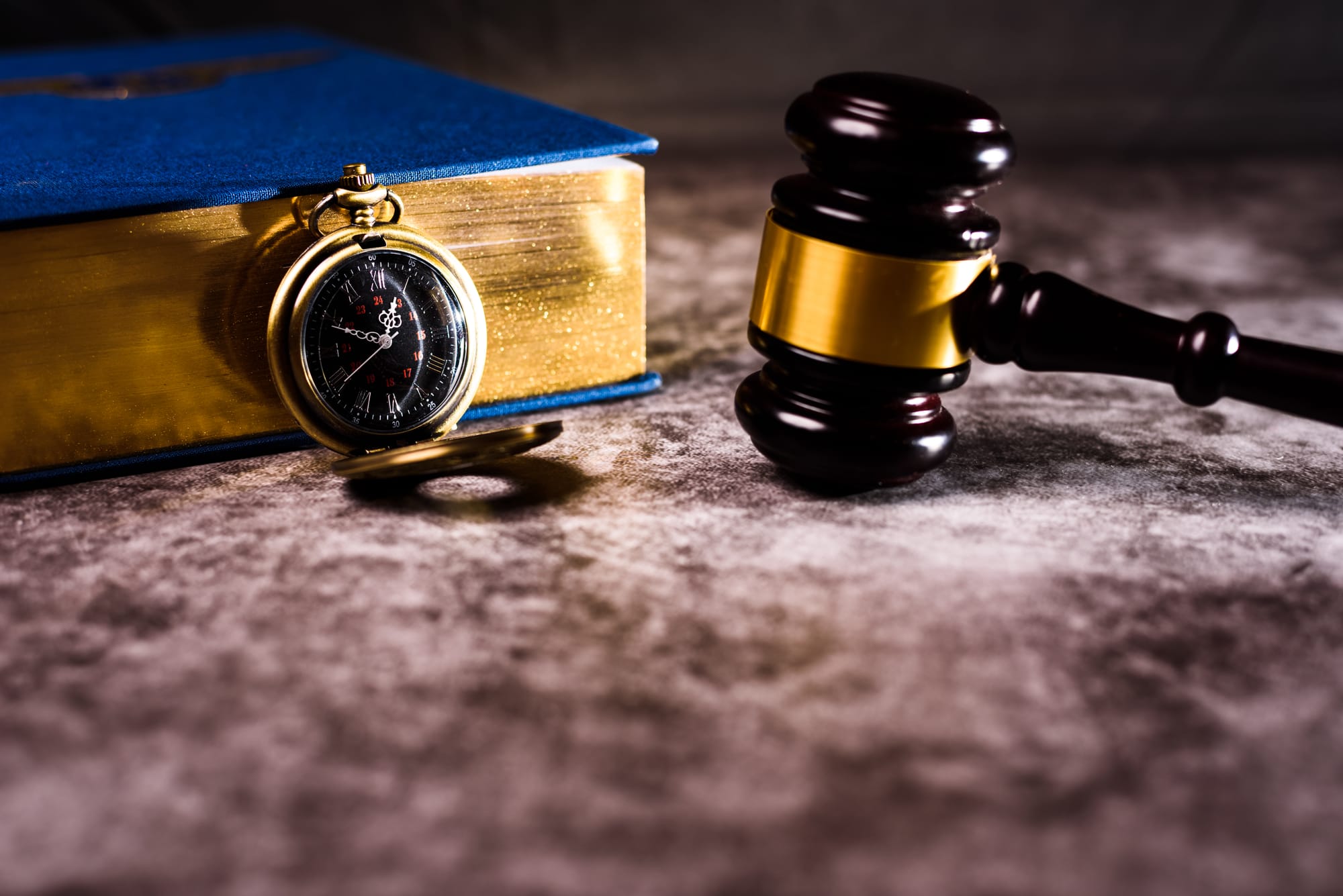 אישה שלא ילדה עשר שנים האם חייב האיש לגרשה?