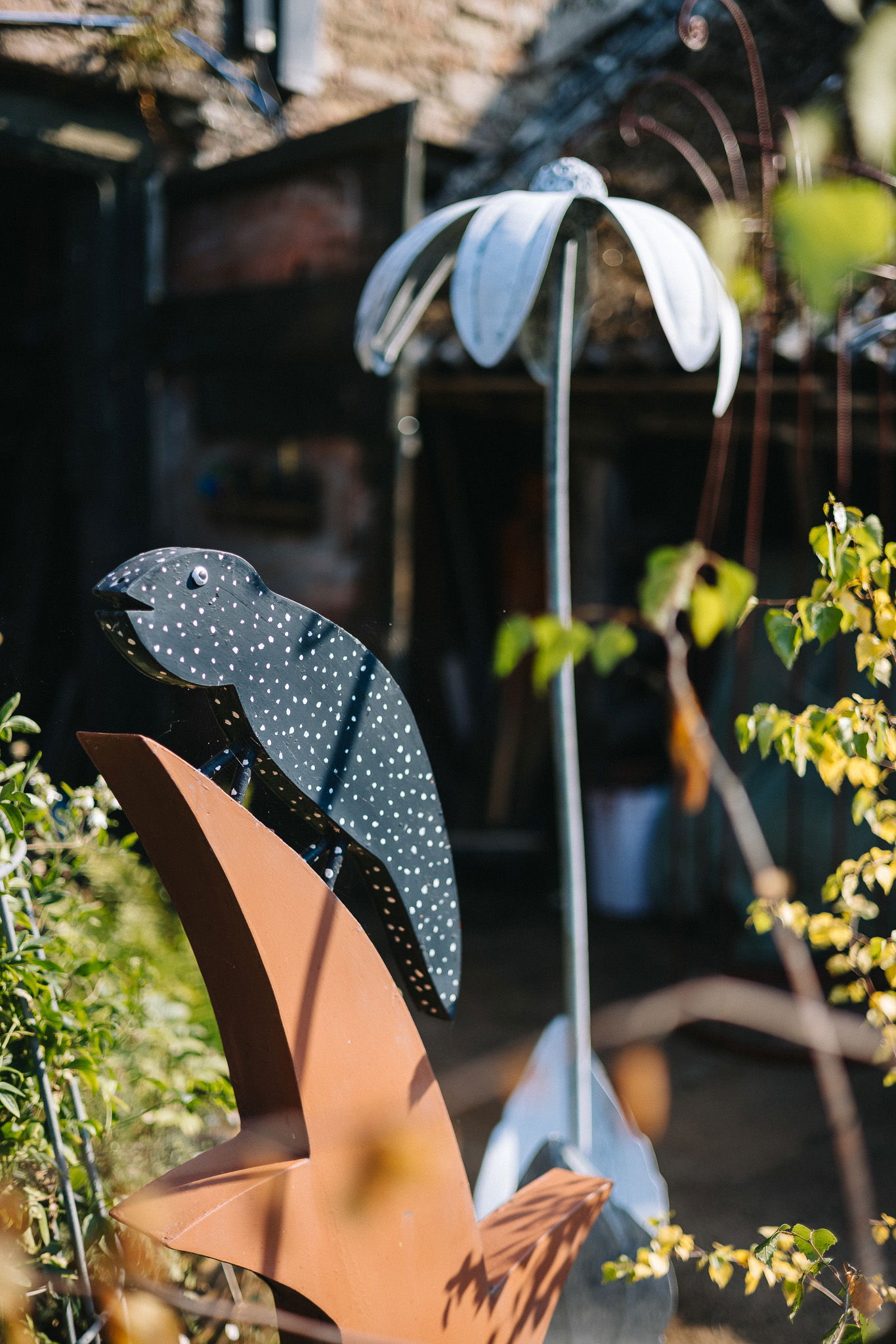 a Gecko and a Rudbekia sculpture