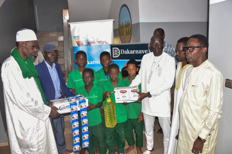 🕌 Remise de dons de Dakarnave à la Mosquée Omarienne