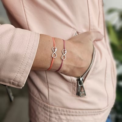 Csúszócsomós karkötők medállal – Egyedi ékszerek, amik rólad mesélnek