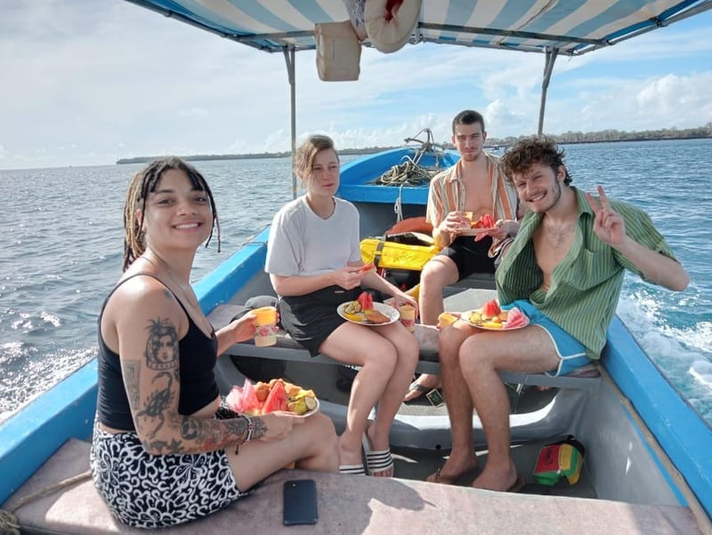 WASINI ISLAND TOUR: DOLPHIN SPOTTING & SNORKEL AT KISITE MPUNGUTI