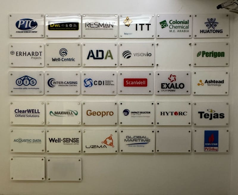 قص ليزر جميع اعمال الاكريلك