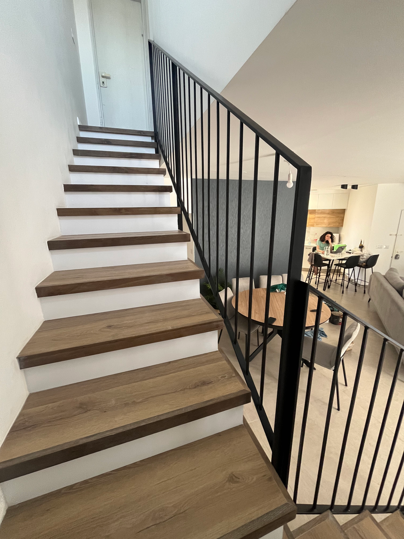 מדרגות ומעקות