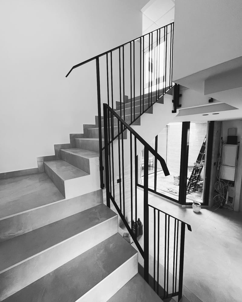 מדרגות ומעקות