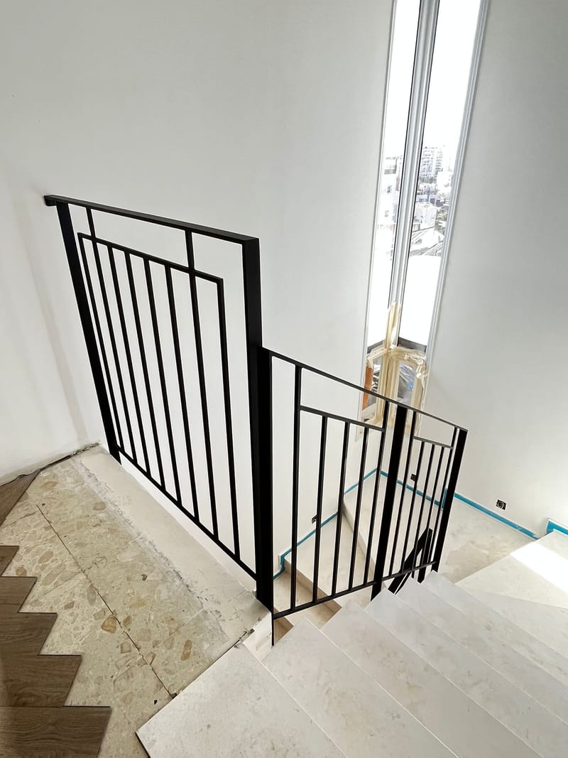 מדרגות ומעקות