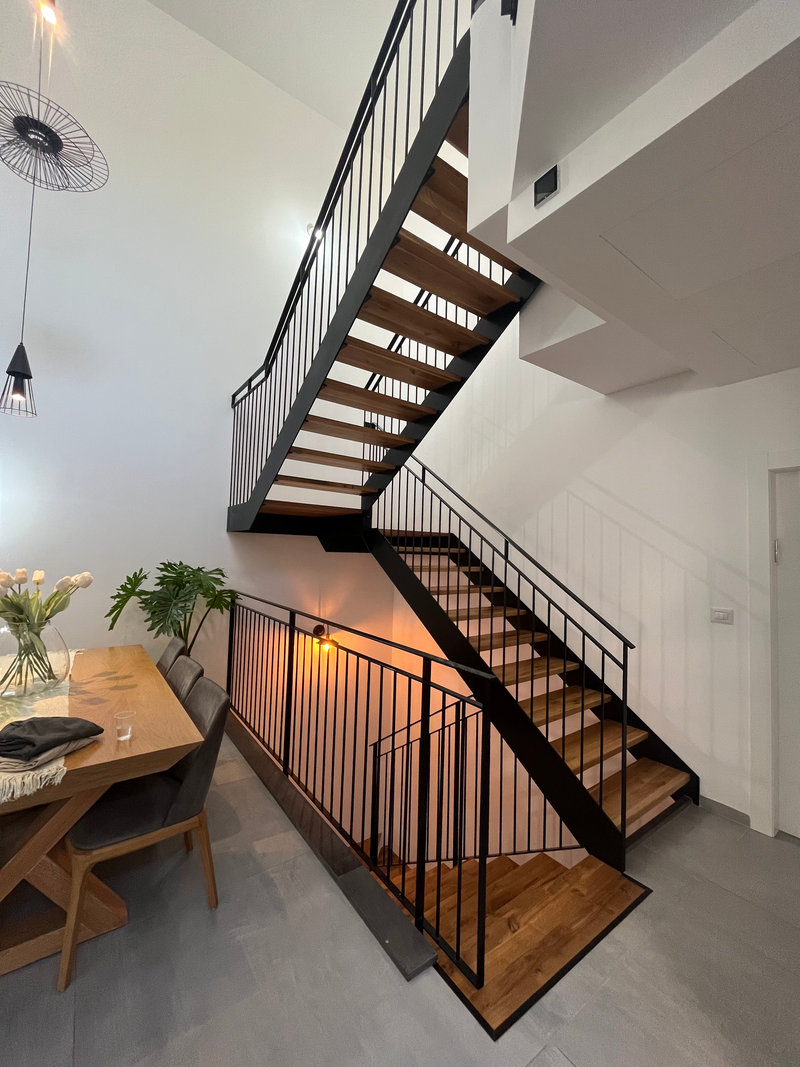 מדרגות ומעקות