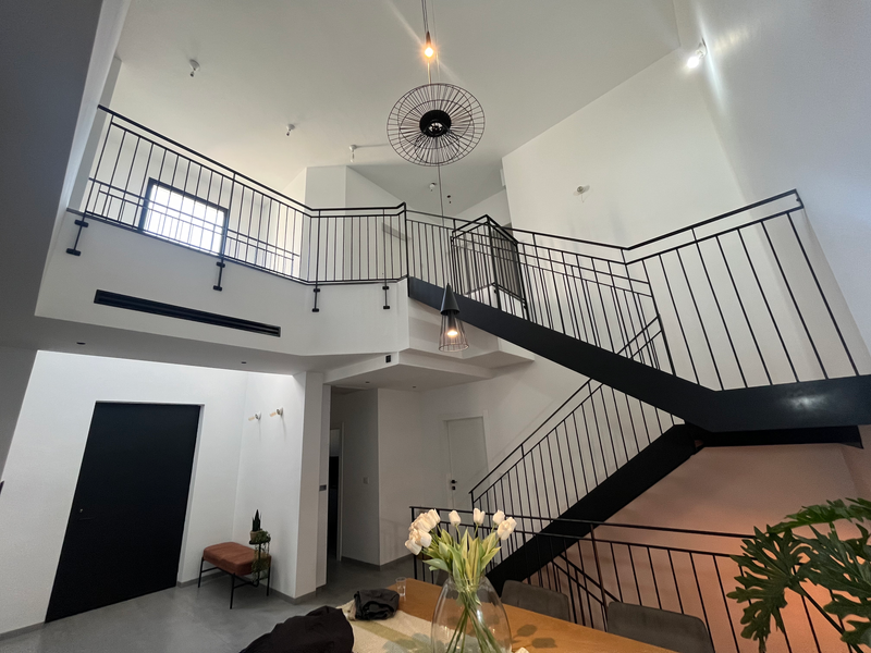 מדרגות ומעקות