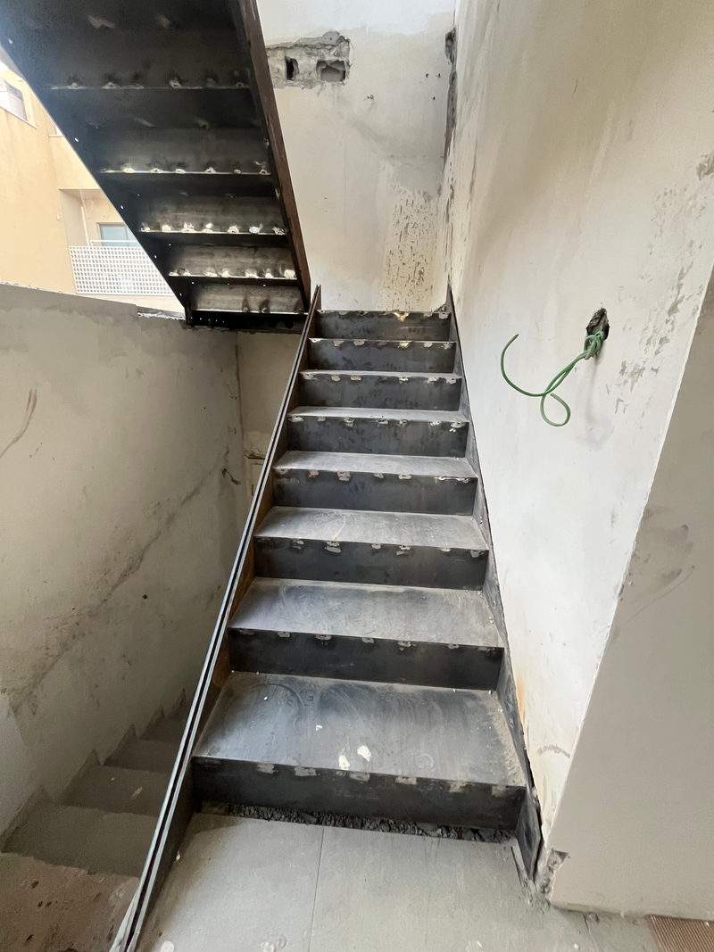 מדרגות ומעקות