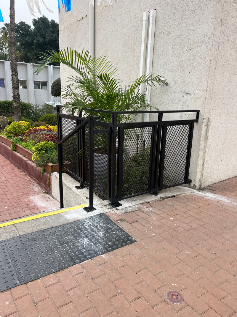 מדרגות ומעקות