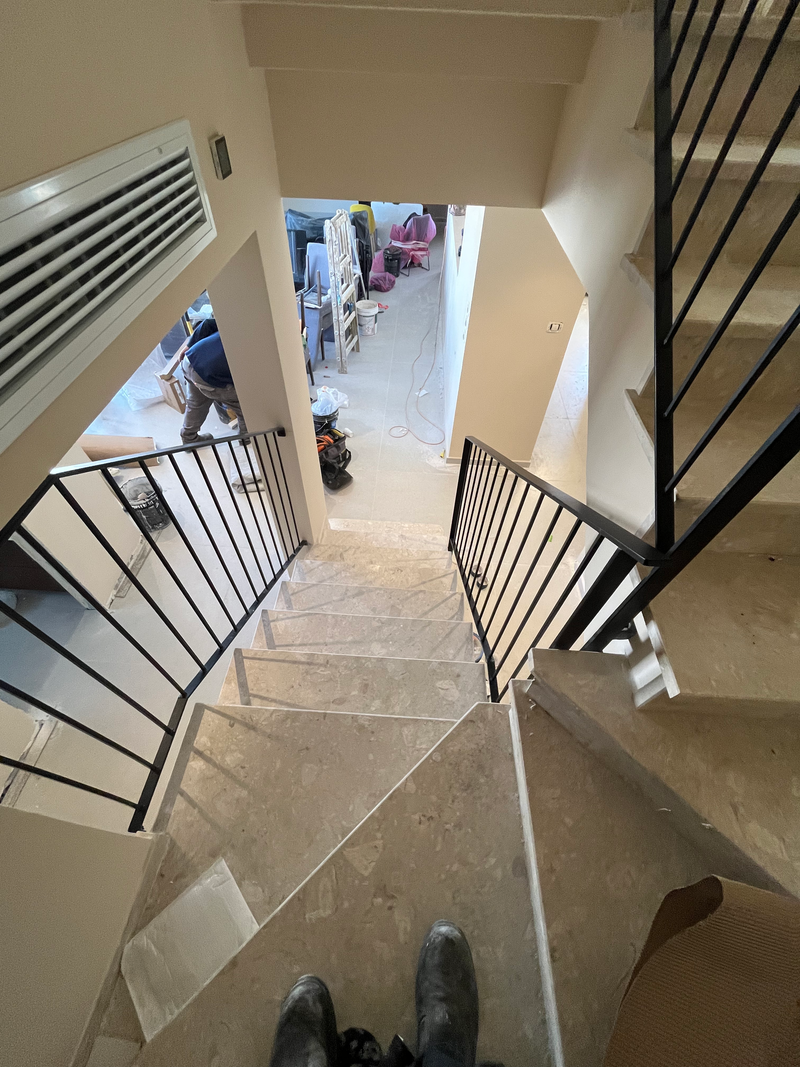 מדרגות ומעקות