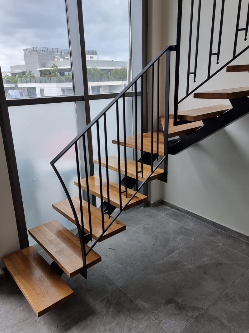 מדרגות ומעקות