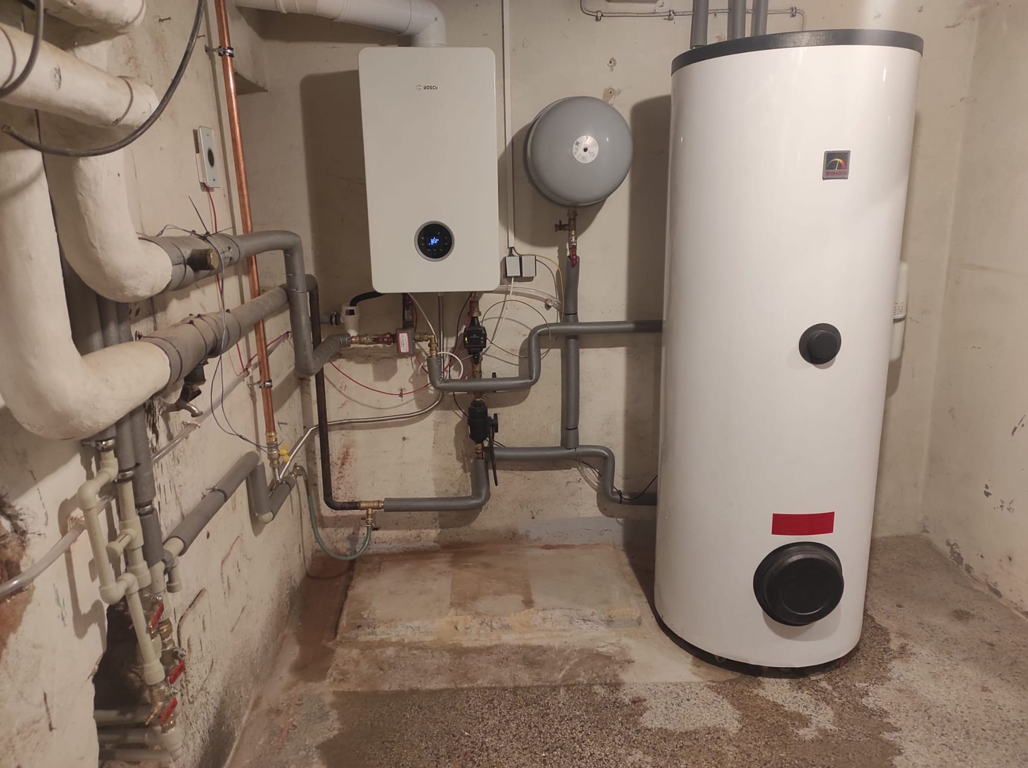 Bosch Condens GC8300i W 40 R + OKC 500 NTR/BP