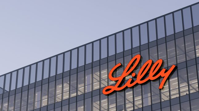 אלי לילי מפתיעה את וול סטריט: ביקושים אדירים לתרופות ההרזיה מזניקים את ההכנסות והתחזיות לשיא חדש