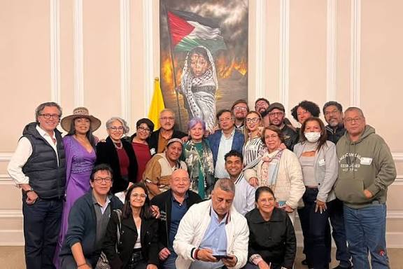 El expresidente Gustavo Petro se reúne con congresistas del Pacto Histórico para trazar la línea de oposición al Gobierno