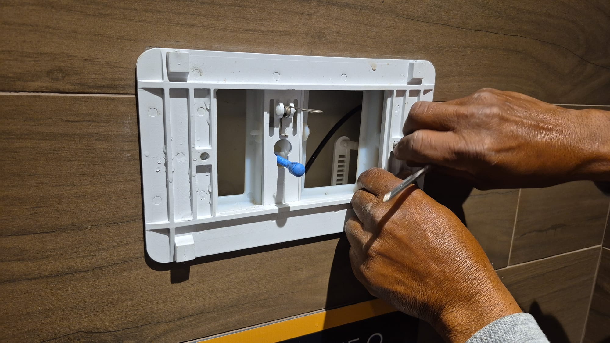 Manutenção em válvula de descargas