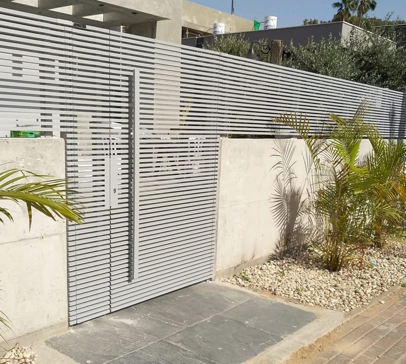 גדר אלומיניום בעיצוב נקי