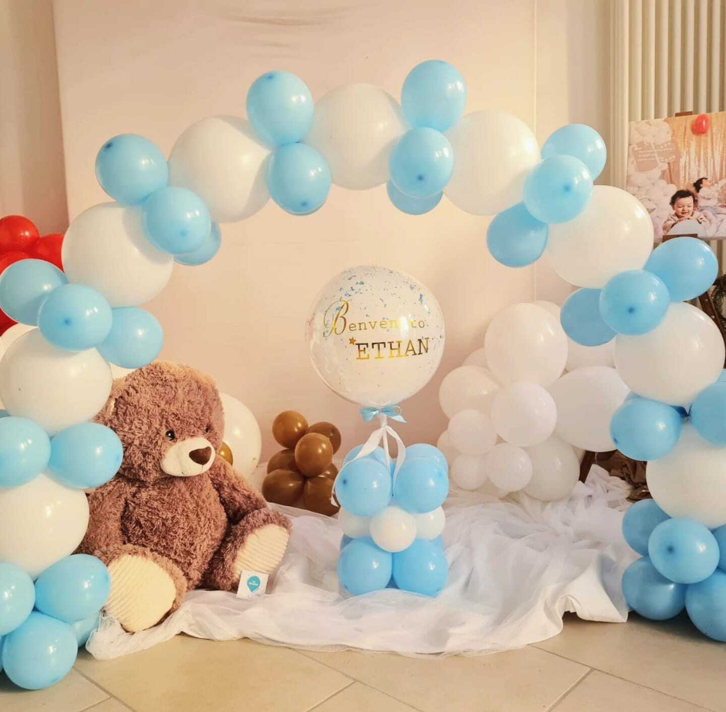 Arco e base con Glow Ballon e palloncini