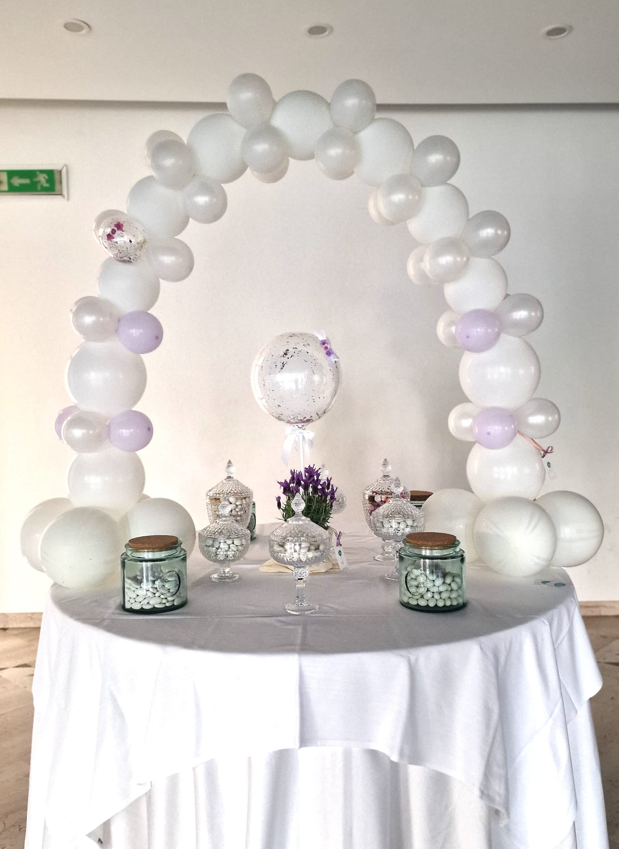 Arco e centrotavola confettata matrimonio