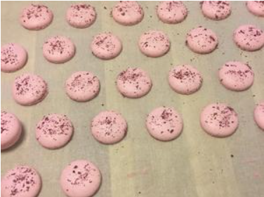 Etape 13: Garniture aromatisée à la confiture de rose