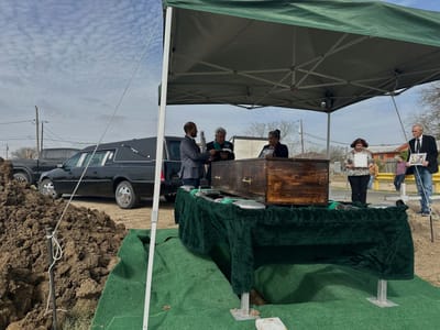 Padres siguen desde Venezuela el entierro de su hijo tras ahogarse en Texas