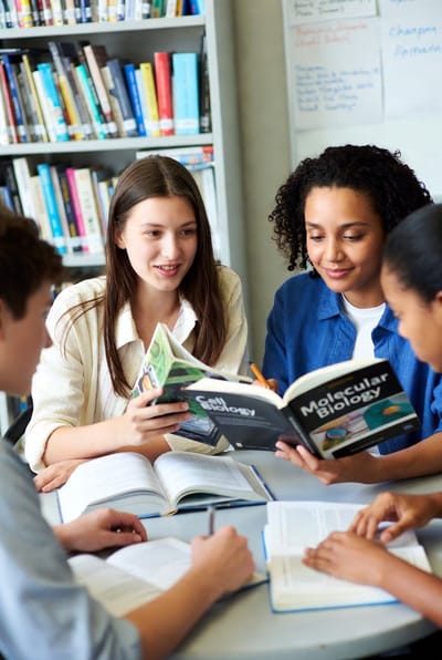 Cell Biology vs Molecular Biology: Which Is Better for Jobs in the USA?”