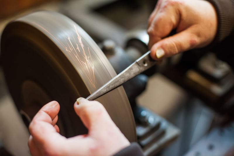 Affûtage, réglage de serrage et dévoilage de Ciseaux