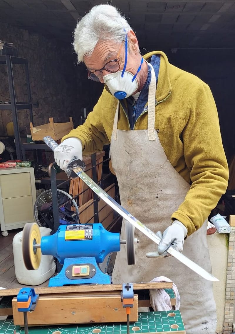 Denis, à votre service.