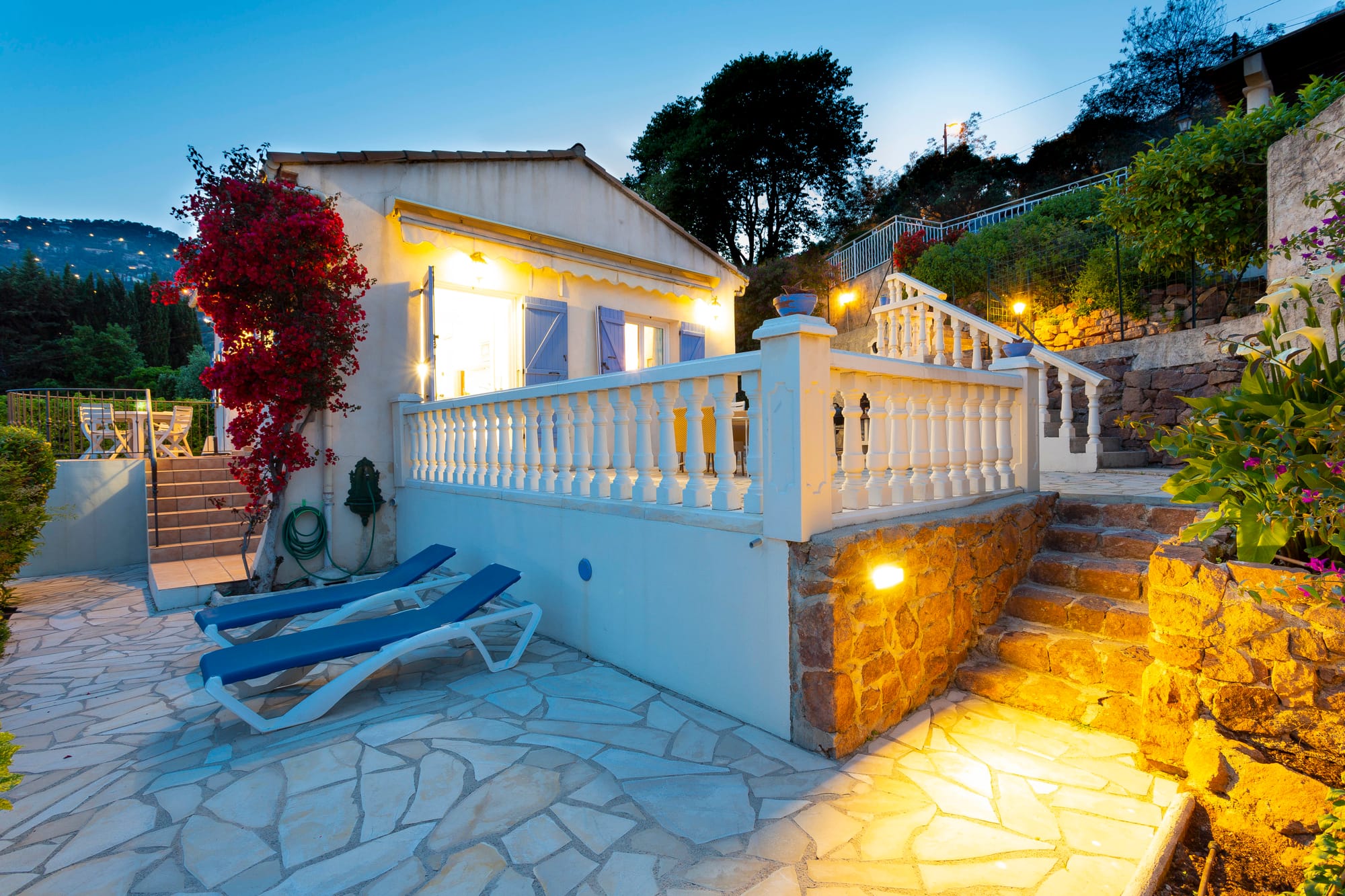Villa La Cigalette by night
