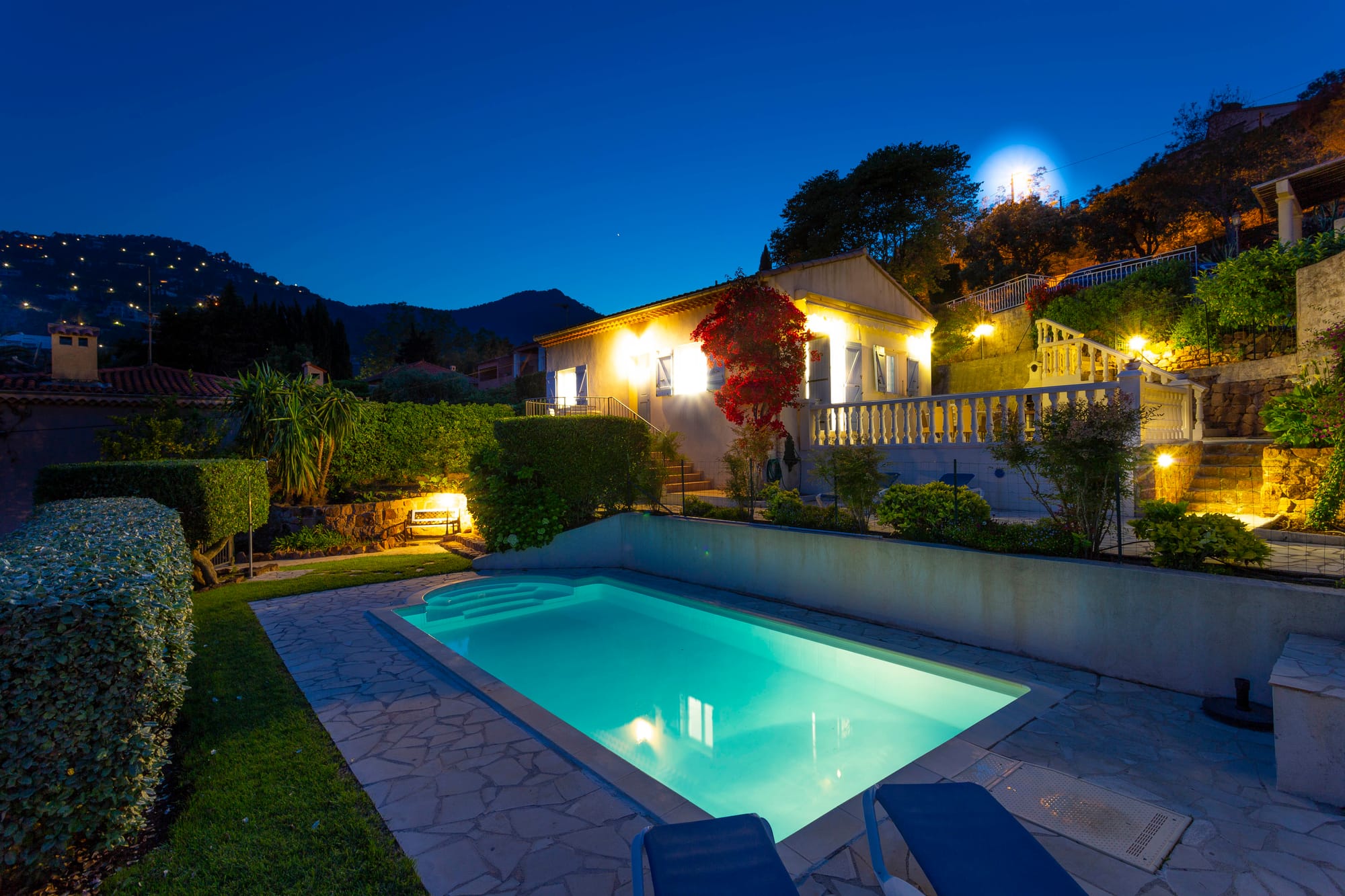 Villa La Cigalette by night